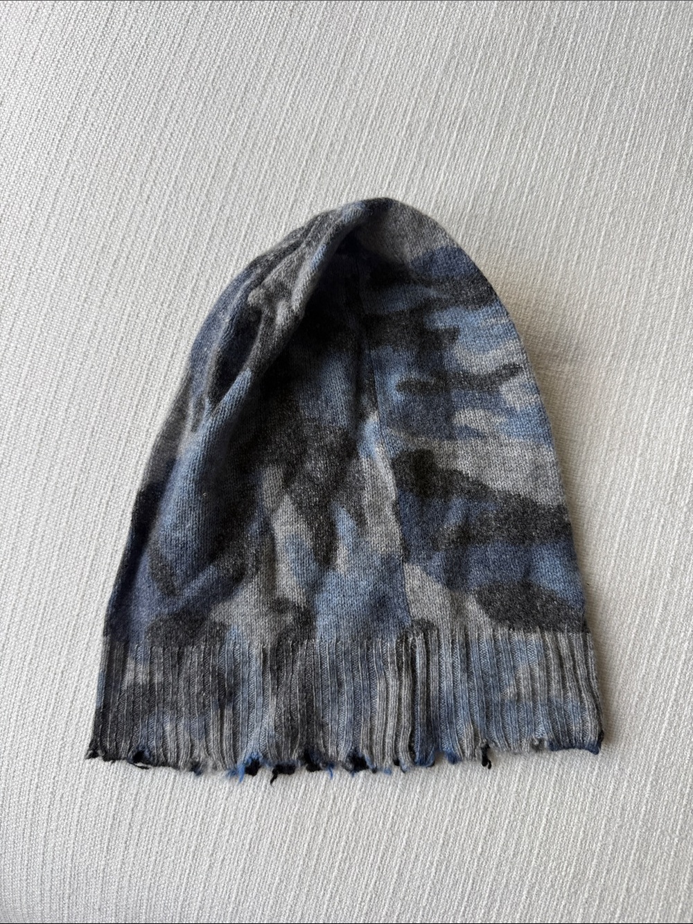 Women’s Cashmere Blue & Gray Camouflage Knit Beanie